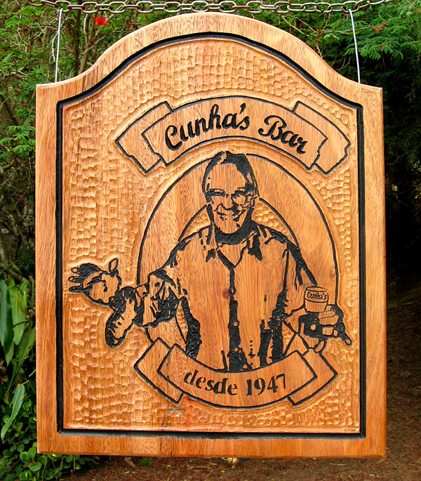 Placa em homenagem ao proprietrio do Cunha's Bar.